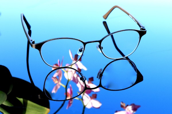 image-708312-Glasses_w_orchid.w640.jpeg